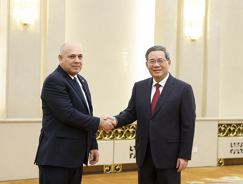 4月24日,中共中央政治局常委、国务院总理李强在北京人民大会堂会见由古共中央政治局委员、中央组织书记莫拉莱斯率领的古巴共产党代表团。新华社记者 丁海涛 摄.jpg